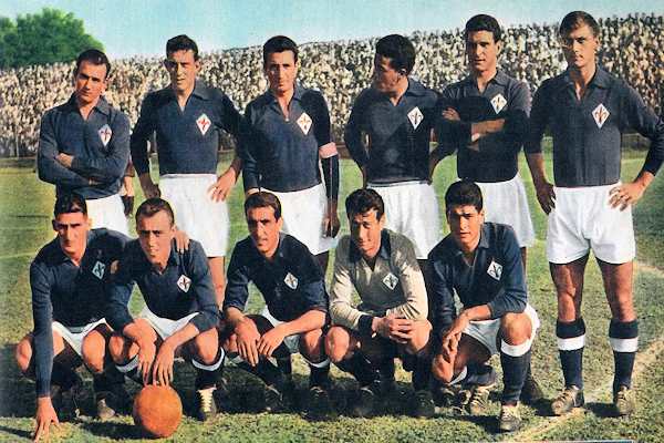 La formazione della Fiorentina campione d'Italia nella stagione 1955-56