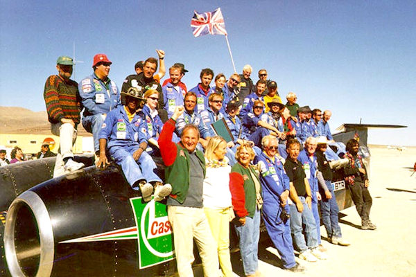 Il team del Thrust SSC dopo aver stabilito il record di velocit nel '97